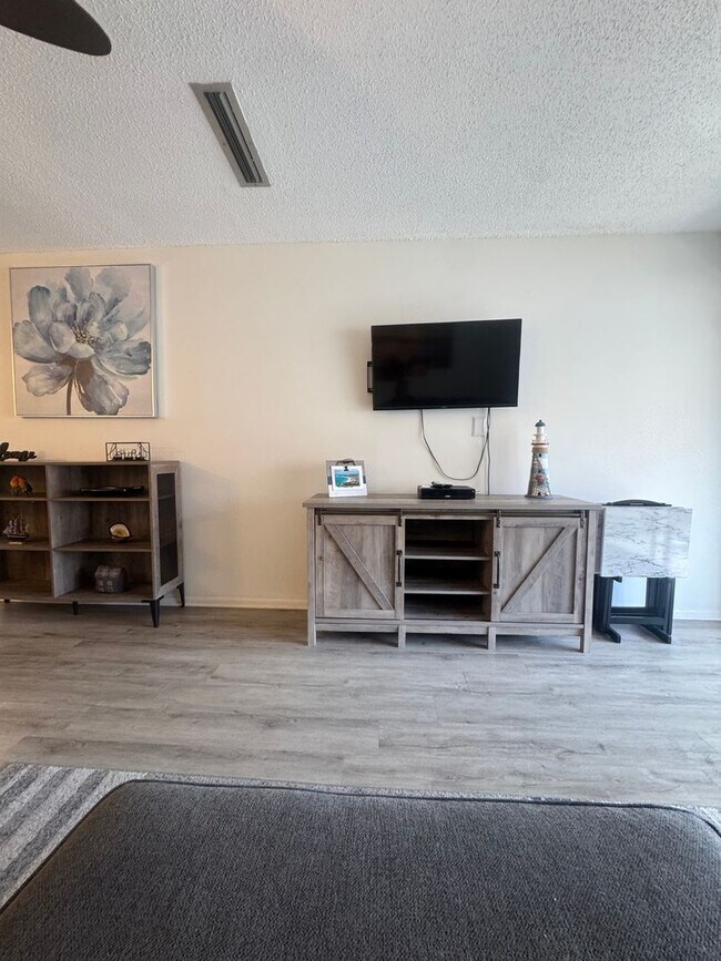 Building Photo - Annual turnkey furnished 2-Bedroom, 2-Bathroom condo in Castel Del Mare community