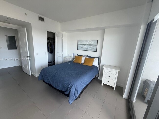 Building Photo - 1600 NE 1st Ave