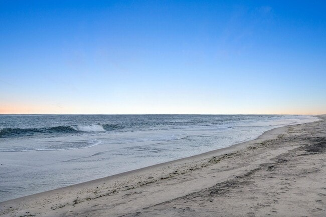 Building Photo - 473 Dune Rd