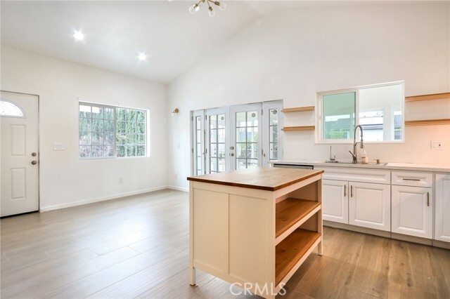 Building Photo - 268 Macalester Dr