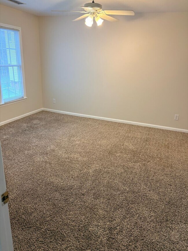 Building Photo - 4911 Brompton Ln