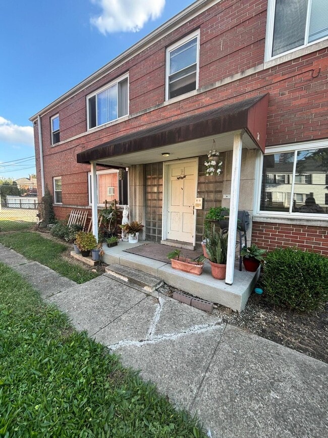 Building Photo - 34 N Hampton Rd