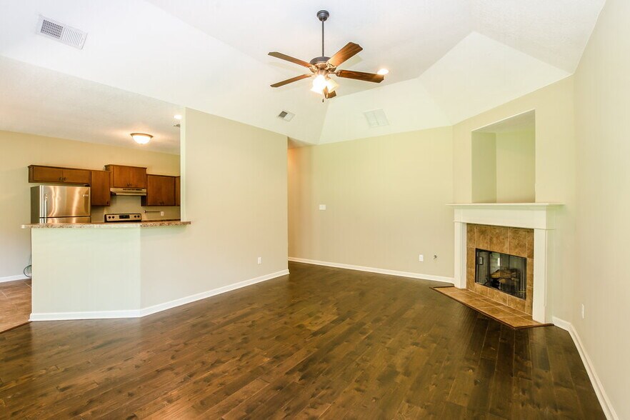 Building Photo - 5009 Forest Oasis Ln
