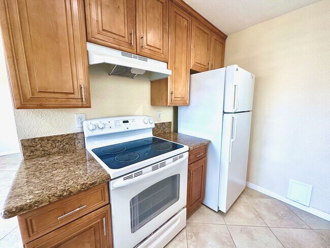 Building Photo - FOR RENT - Mira Mesa San Diego 2Br/1Ba 698...