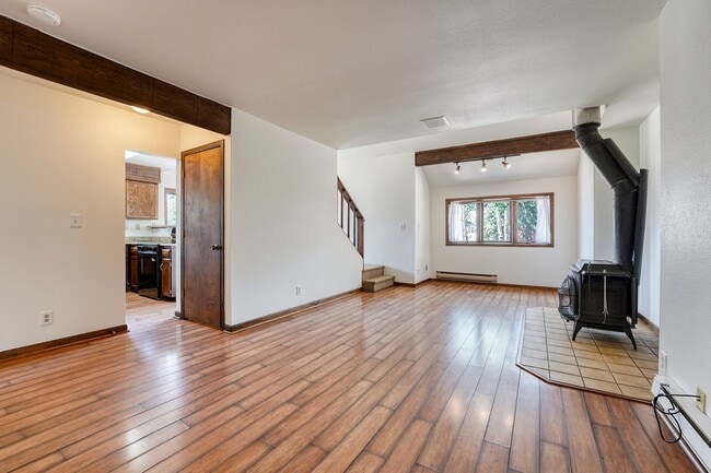 Building Photo - 305 N Chipmunk Cir