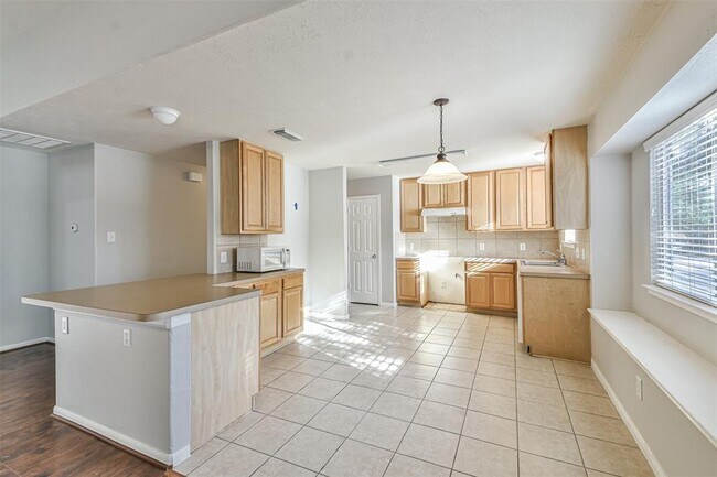 Building Photo - 15203 Green Whisper Dr