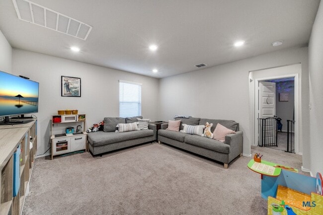 Building Photo - 2421 Ayers Dr