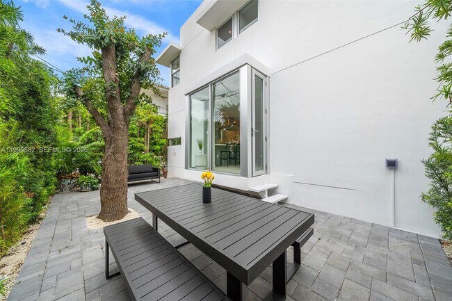 Building Photo - 600 76th St