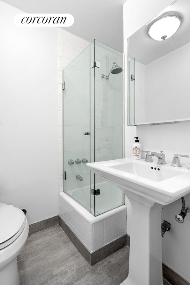 Building Photo - 135 W 58th St