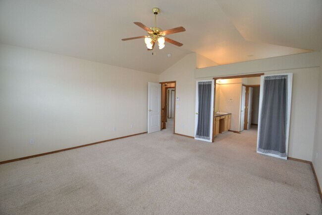 Building Photo - 7492 Amberly Dr