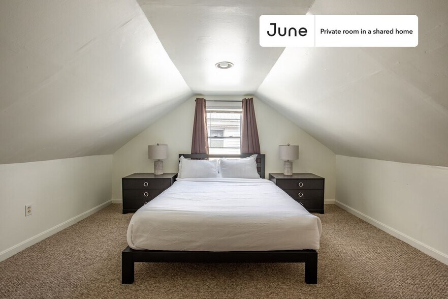 Building Photo - Room in Shared 5 bed/2 bath home