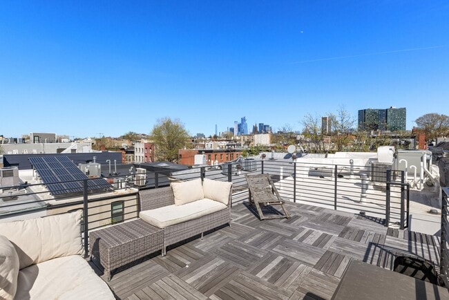 Building Photo - 634 Garden St