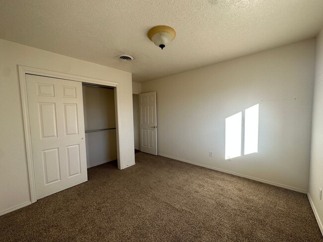 Building Photo - 3 Bedroom 2 Bathroom Home for rent in Bloomfield