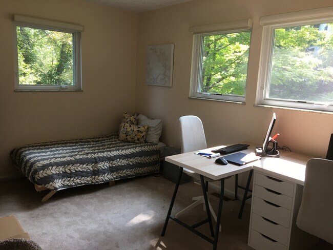 Bedroom #2/Office - 116 Oakview Dr