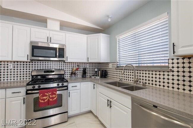 Building Photo - 6420 W Alomar Ave