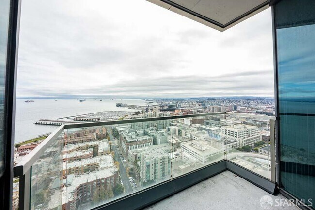 Building Photo - 425 1st St