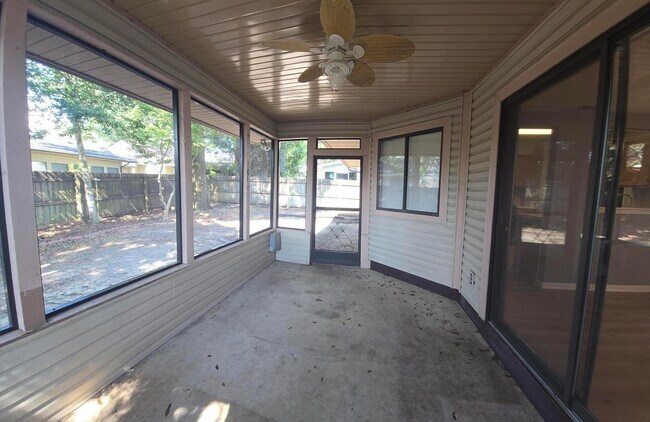 Building Photo - 3929 Balsam Dr