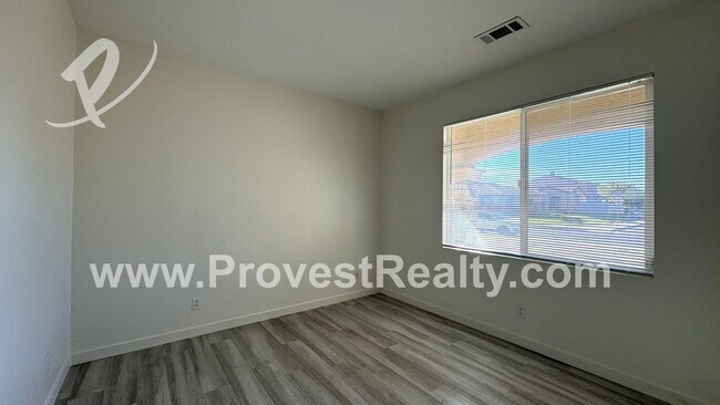 Building Photo - 4 Bed, 2.5 Bath Adelanto Home!!