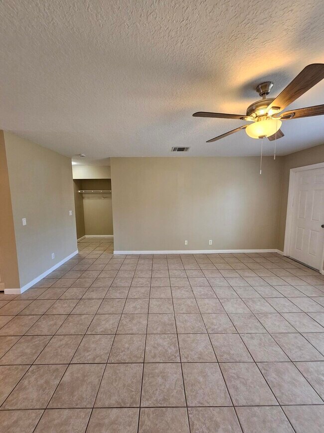 Building Photo - 4768 Orleans Ct