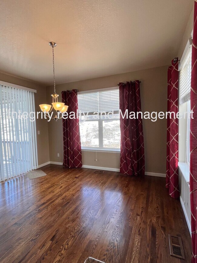 Building Photo - 4 Bed/3 Bath, 3,550 Sqft -1057 Clear Sky Way Castle Rock, CO 80109