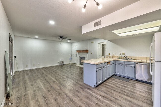 Building Photo - 4150 Sanderling Cir