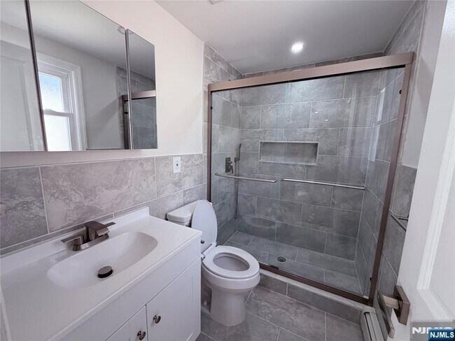 Building Photo - 31 Chestnut St