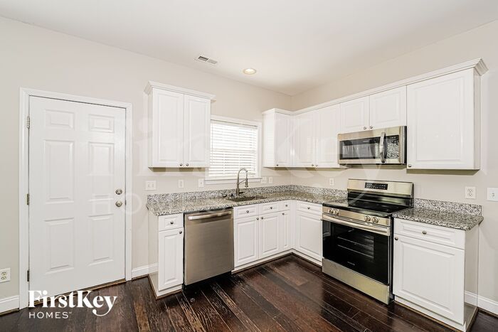 Building Photo - 531 Forest Lakes Dr