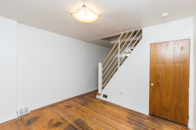 Building Photo - 2582 Collins St