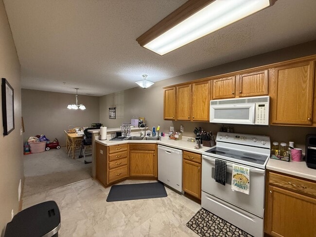 Building Photo - Beautiful 2 Bed, 2 Bath Townhome for Rent ...