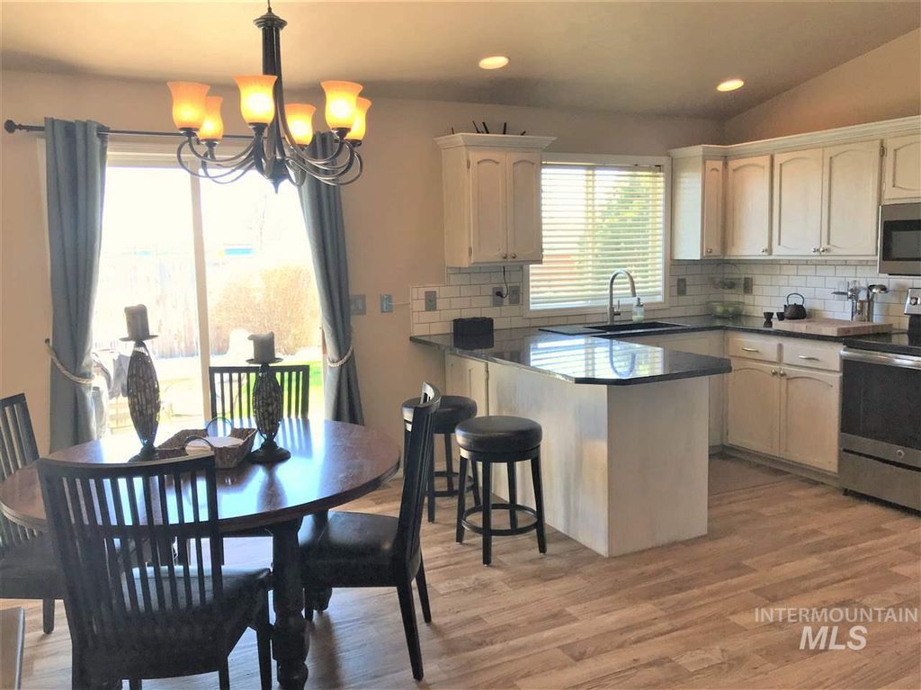 Building Photo - 5008 N Rothmans Ave