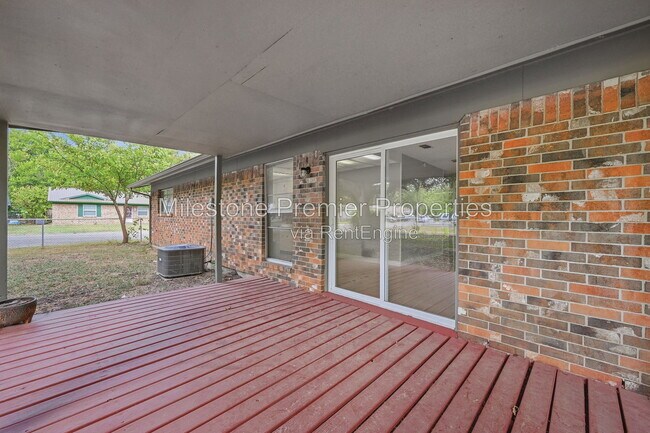 Building Photo - 1312 Churchill Way W