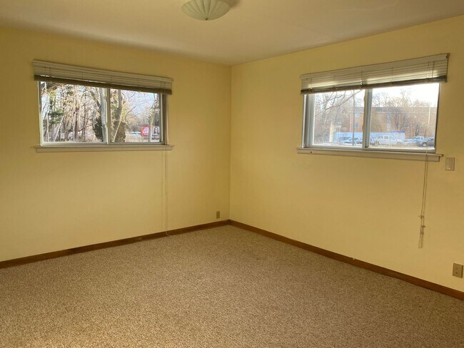 Building Photo - 2br/1bath duplex in Stevensville