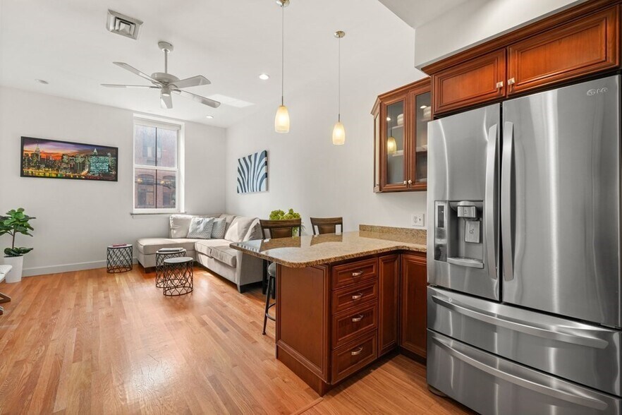 Building Photo - 5 Appleton St