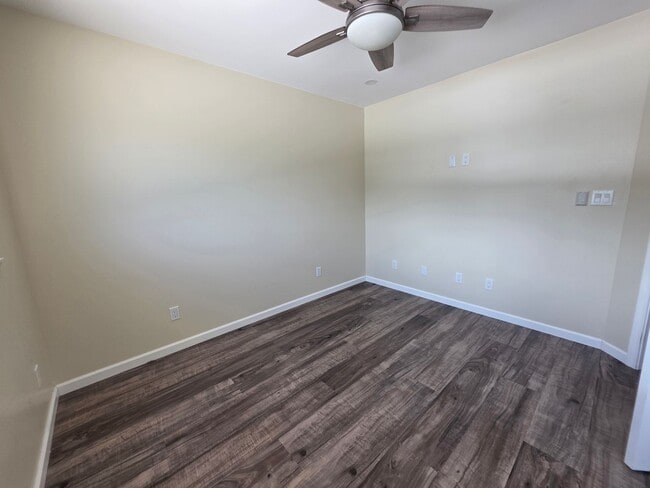 Building Photo - AVAILABLE NOW! 2 bed, 2 bath, 1 parking Kalaheo Hillside