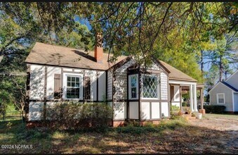 Building Photo - 323 Pine Grove Dr