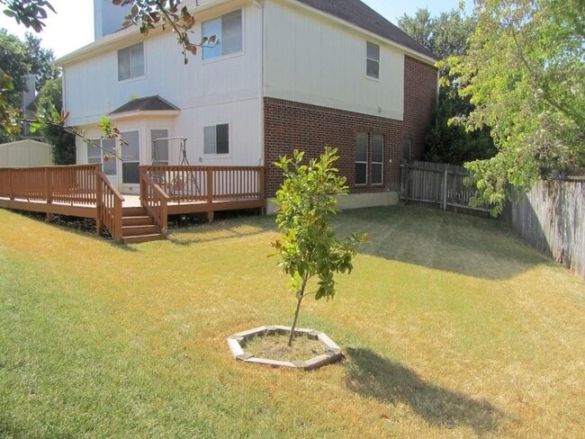 Building Photo - 1815 Hickory Ridge Cove