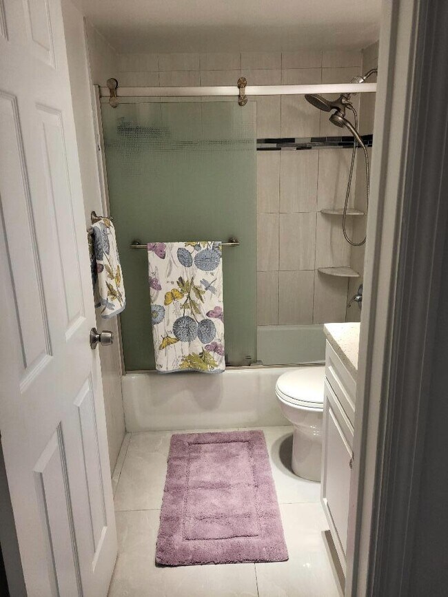 Building Photo - 550 Bayshore Dr