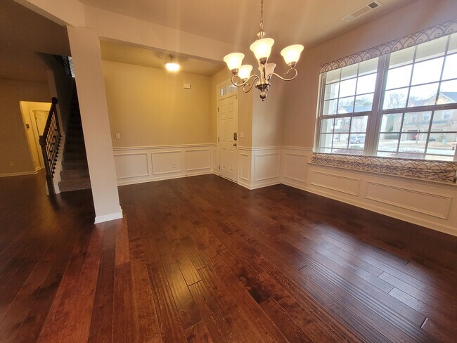 Building Photo - 1207 Silvercrest Ct SW