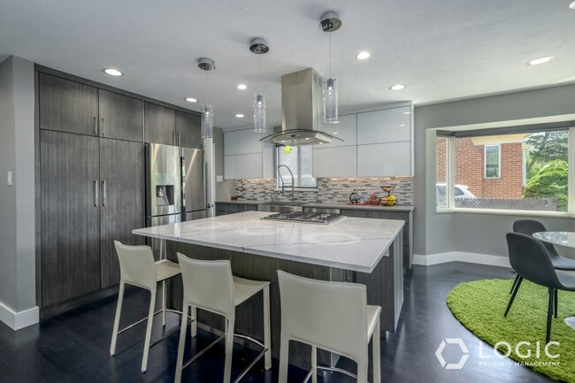 Building Photo - Beautiful Home in Salt Lake!
