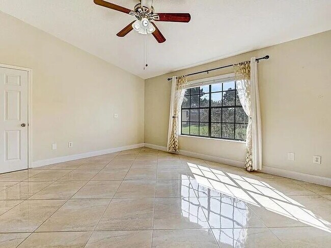 Building Photo - Remodeled Home Near Schools