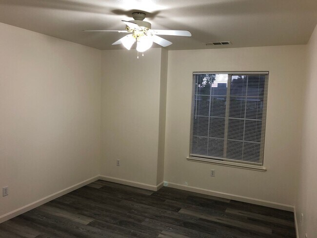 Building Photo - 13337 Skyline Blvd