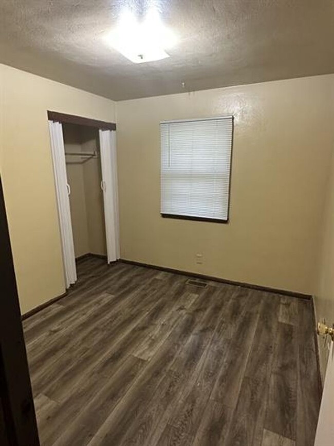Building Photo - 1405 Holly Hill Dr