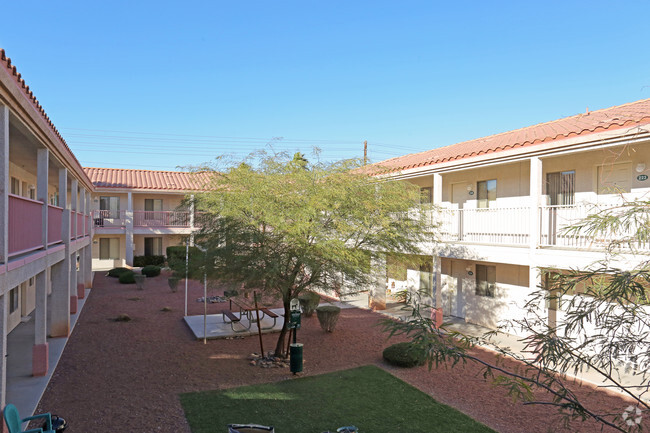 Courtyard - Nellis Gate Apartments