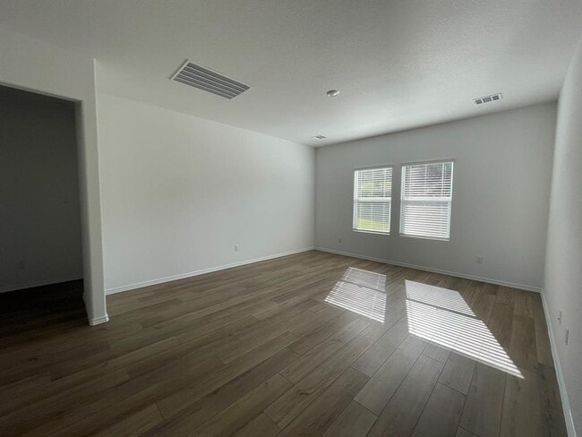 Building Photo - 2113 Four Waters Lp