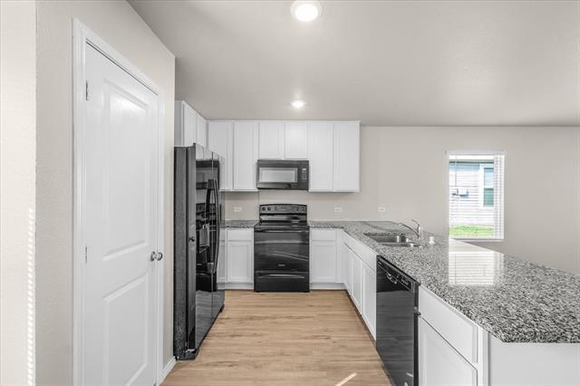 Building Photo - 1412 Silver Oak Ln