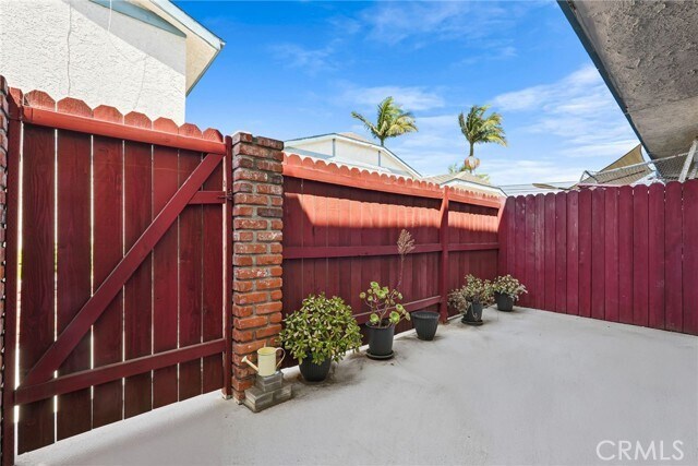 Building Photo - 4229 W Rosecrans Ave