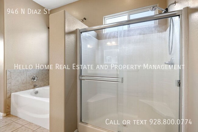 Building Photo - 946 N Diaz St