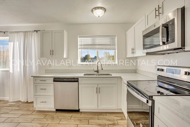Building Photo - 360 E 400 S