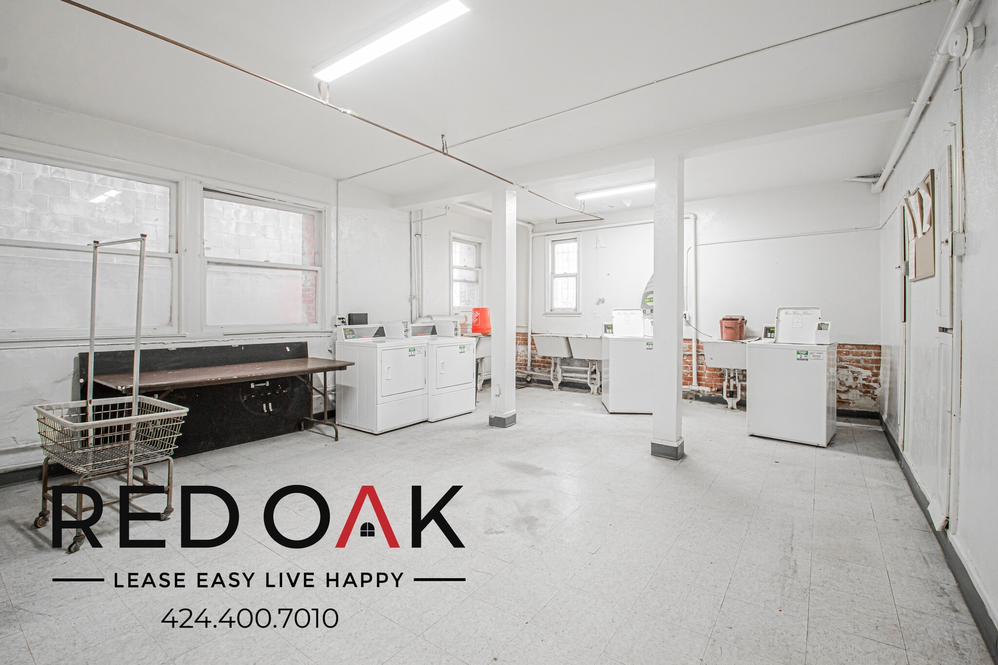 Building Photo - 335 S Berendo St