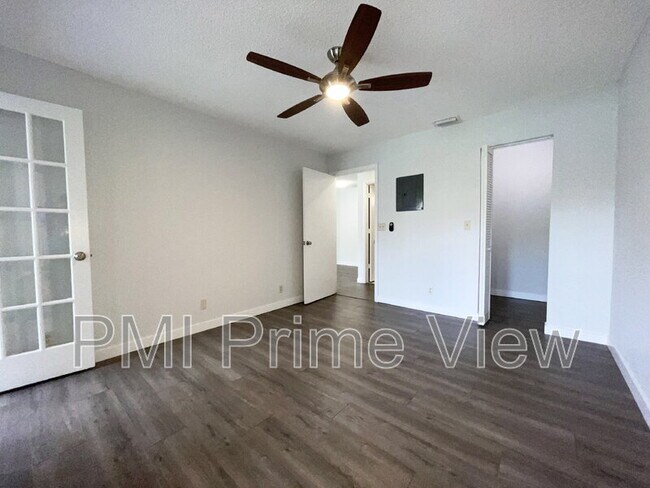 Building Photo - 3410 Pinewalk Dr N